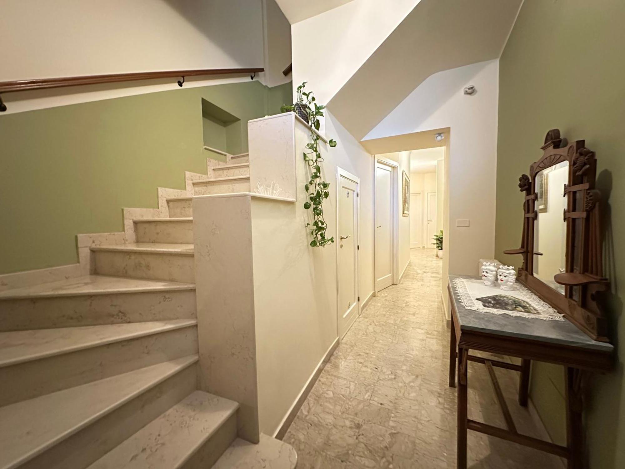 Historic B&B Apartments Home Chiaramonte Gulfi Exteriör bild