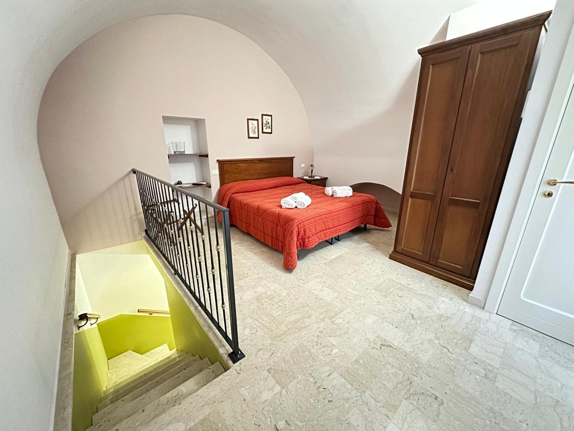 Historic B&B Apartments Home Chiaramonte Gulfi Exteriör bild