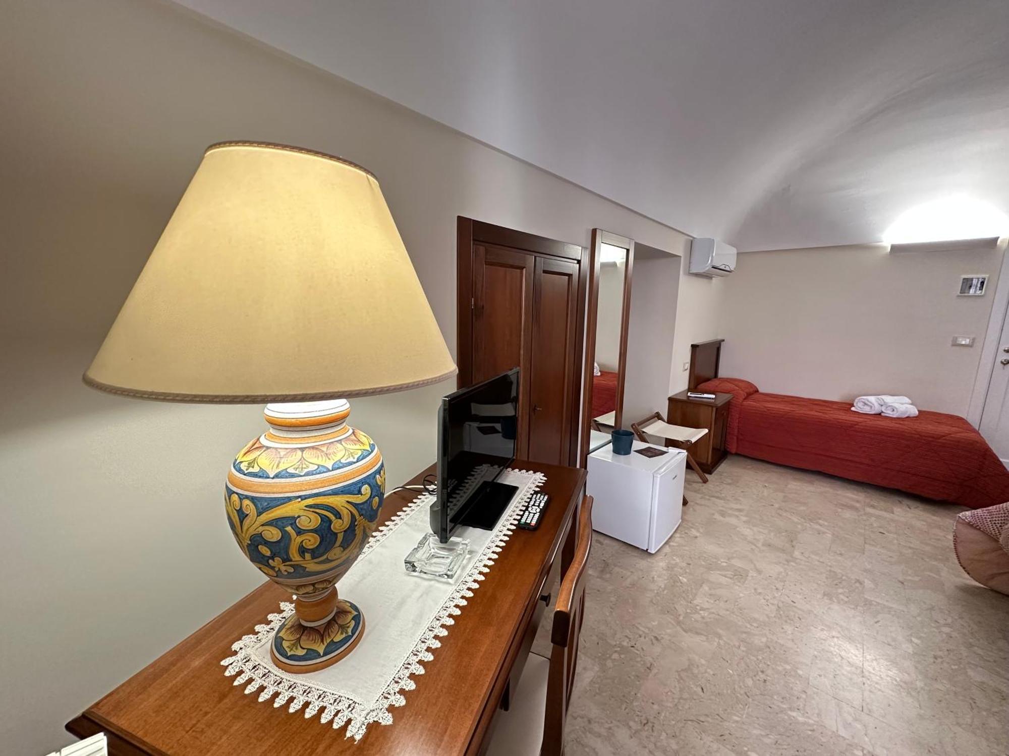 Historic B&B Apartments Home Chiaramonte Gulfi Exteriör bild