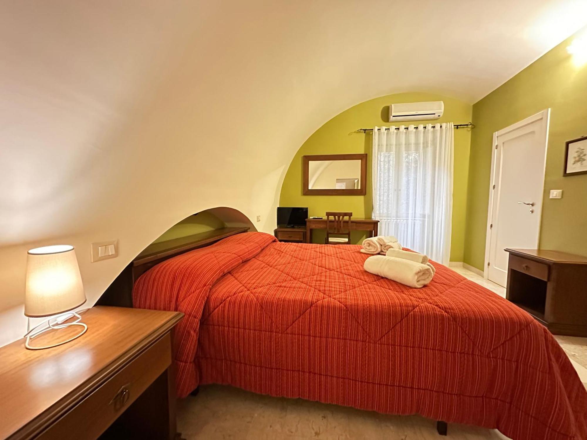 Historic B&B Apartments Home Chiaramonte Gulfi Exteriör bild